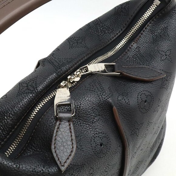 LOUIS VUITTON Black Shoulder Bag - Picture 8 of 9